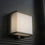 LED-aurinkoseinävalo Doblo anturilla, leveys 15cm