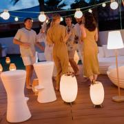 Newgarden LED-akku-lattiavalaisin Apolo, valkoinen, PE, IP44