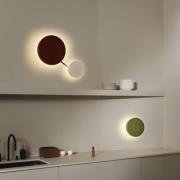 MARSET LED-seinävalaisin Caramel, opaali, Ø 22 cm, TRIAC, lasi