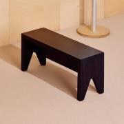 HAY Manolito-jakkara, musta mäntypuuta, 60 x 20 x 25 cm