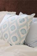 StaycationTyynynpäällinen Careful Shell puuvilla percaleSininenTyynyli...