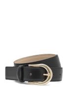 Carol-St-G_Sz30 Vyö Black BOSS