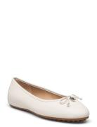 Jayna Nappa Leather Driver Flat Ballerinat Cream Lauren Ralph Lauren